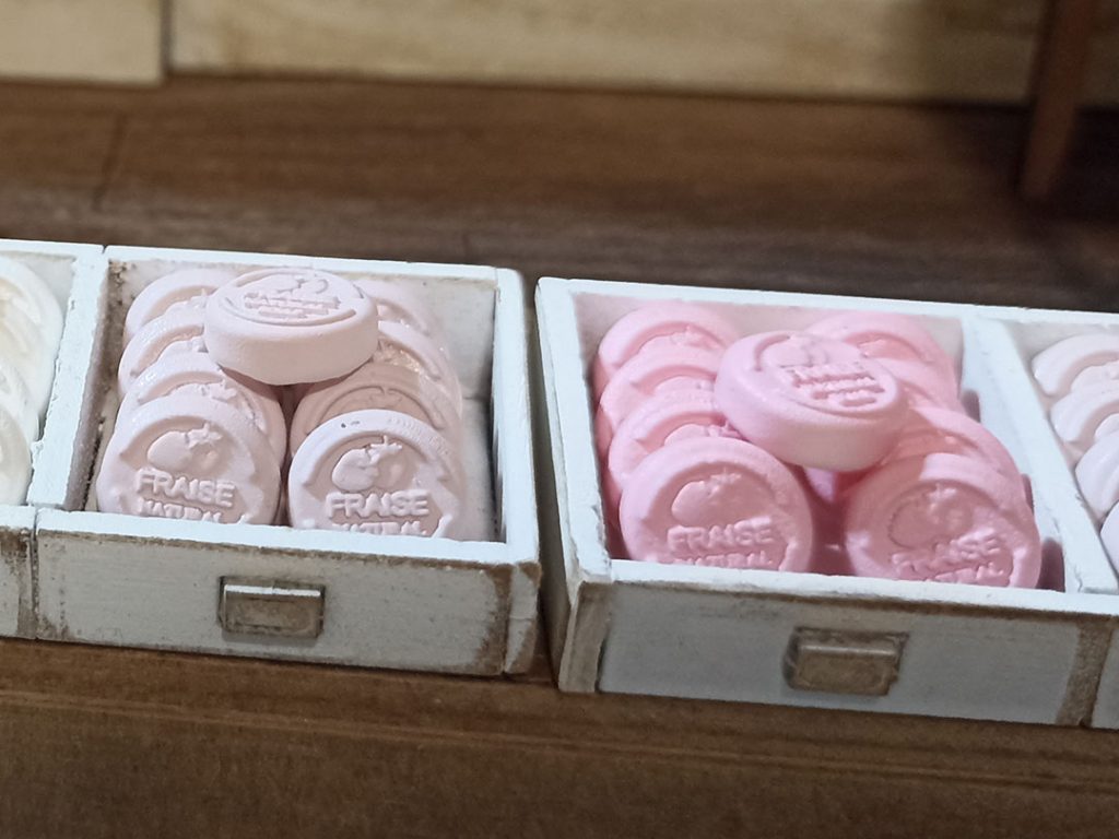 Round Mini Soaps Bag with miniature round soaps